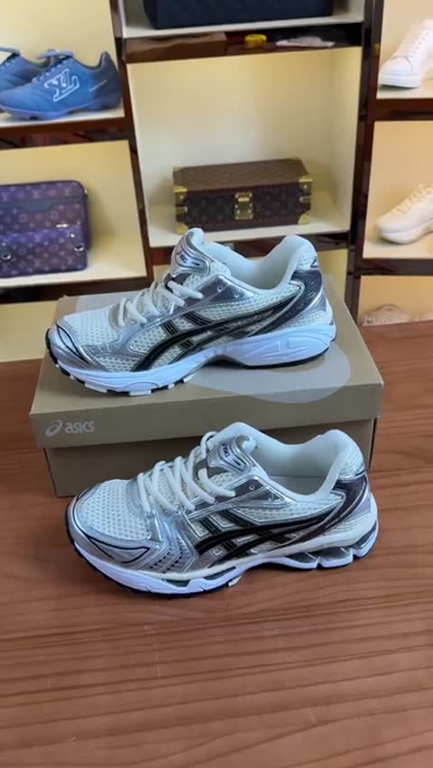 Under Armour Nike Free video preview