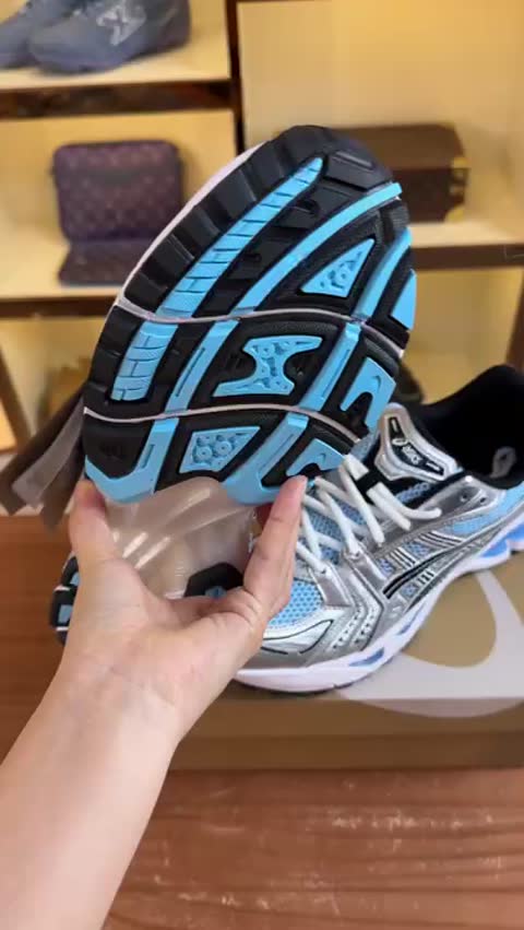Brooks Running Skechers Go Run 5 video preview