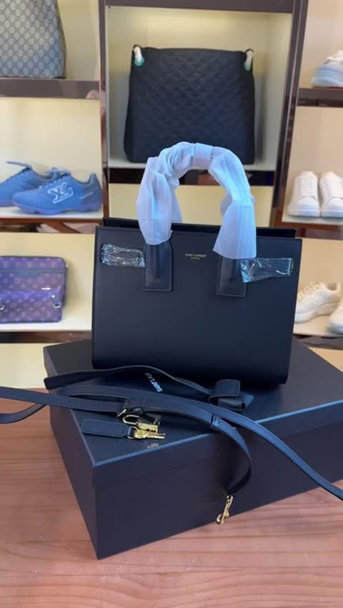 Gucci Cruise Bag video preview