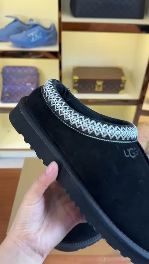 Uggs Ugg Twinface Slippers video preview