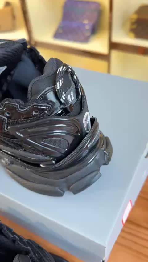 New Balance 610 video preview