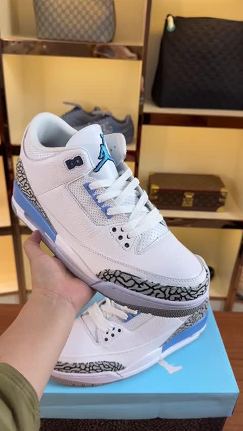 Jordan Air Jordan 1 Retro High Og Black White Blue video preview