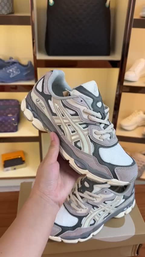 Asics Asics Gel Saga 3 video preview
