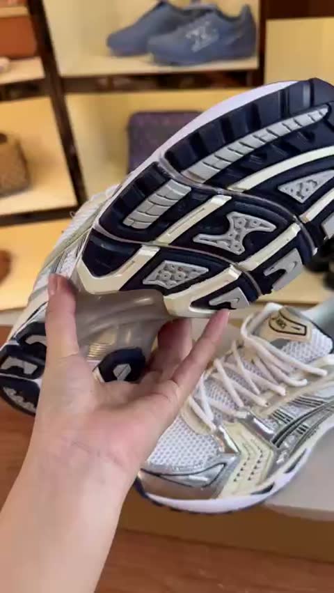 Asics Asics Gel Kayano 5 Ocr video preview