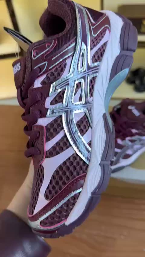 Asics Gel Kayano 27 video preview